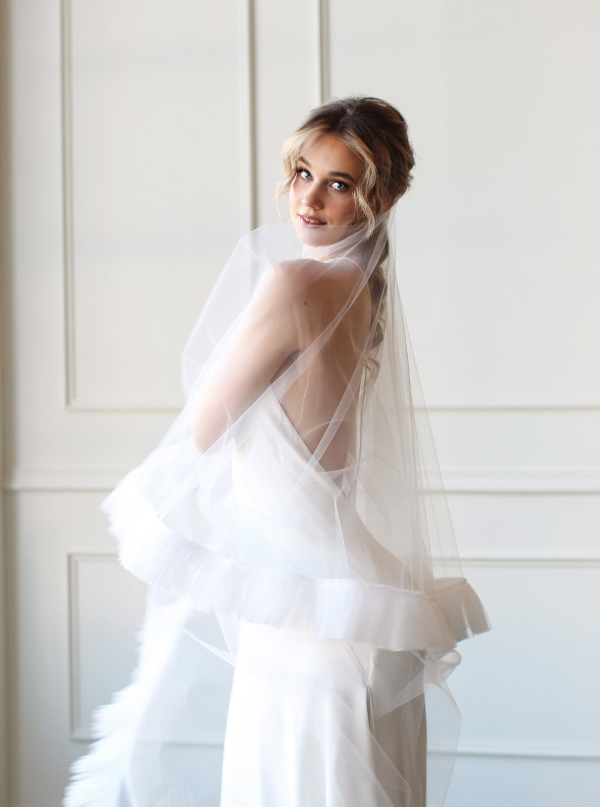 Ruffle Drop Veil
