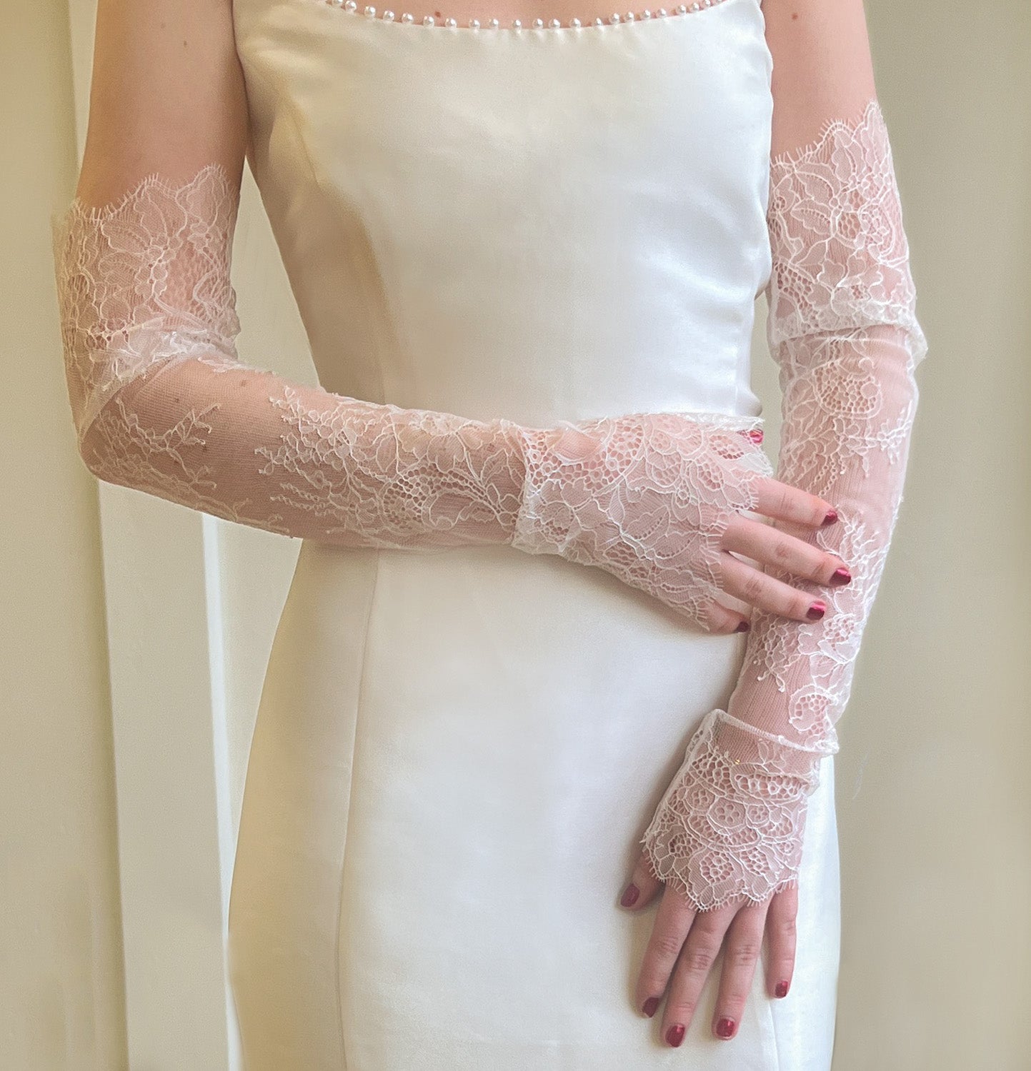 Delicate Floral Lace Sleeves