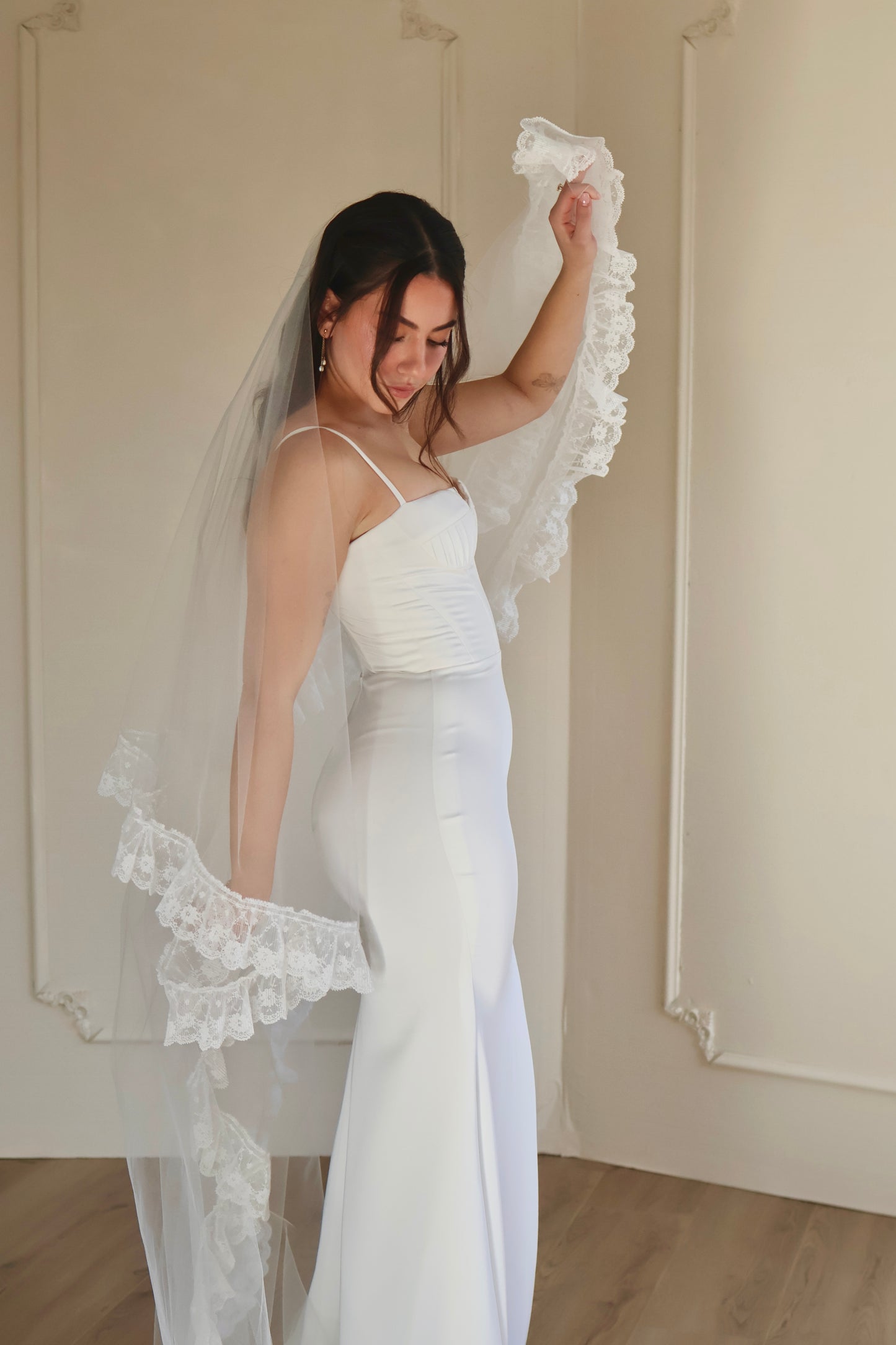 Ruffle Lace Drop Veil