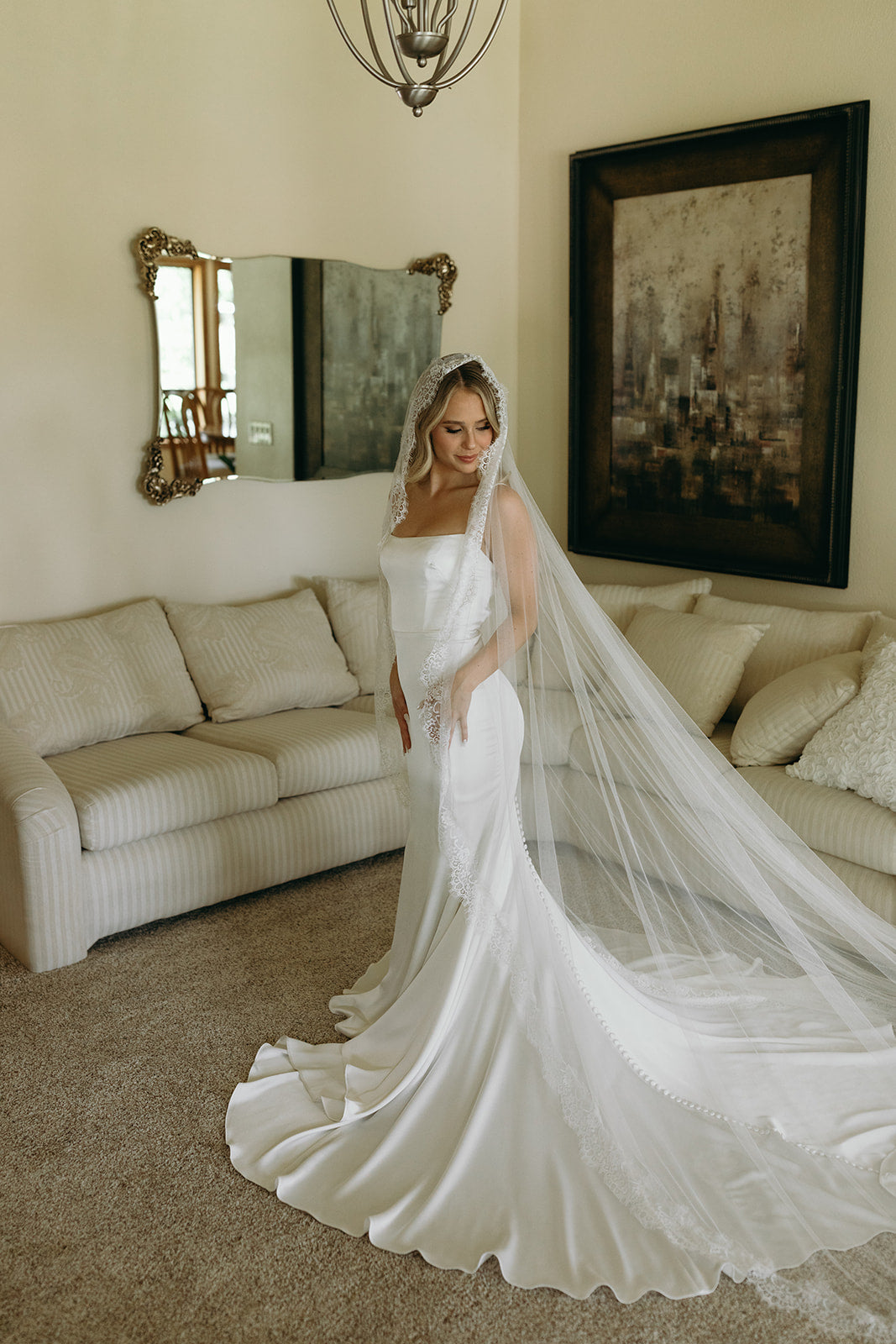 Scalloped Lace Mantilla Veil