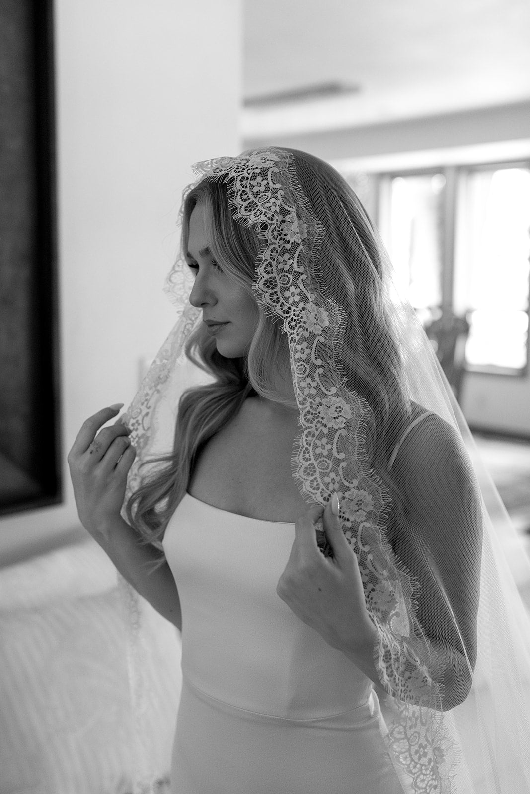 Scalloped Lace Mantilla Veil