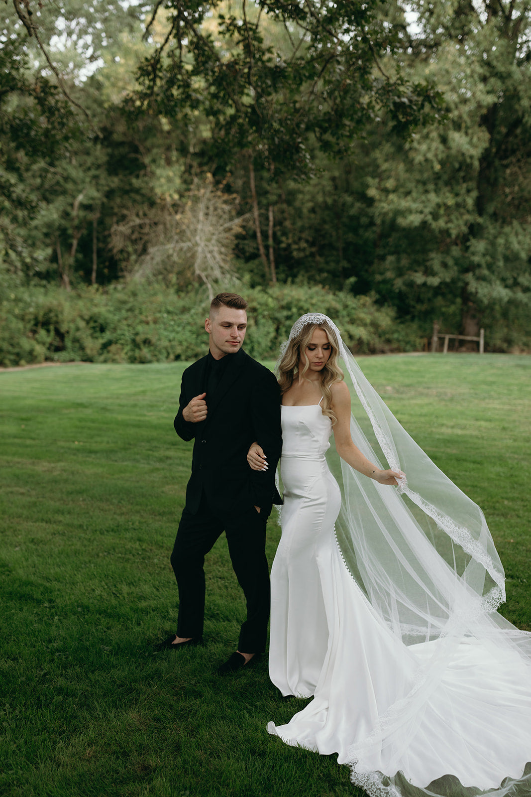 Scalloped Lace Mantilla Veil