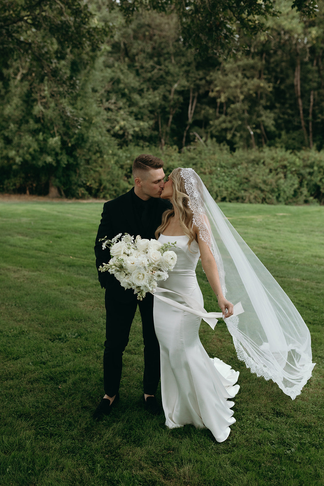 Scalloped Lace Mantilla Veil