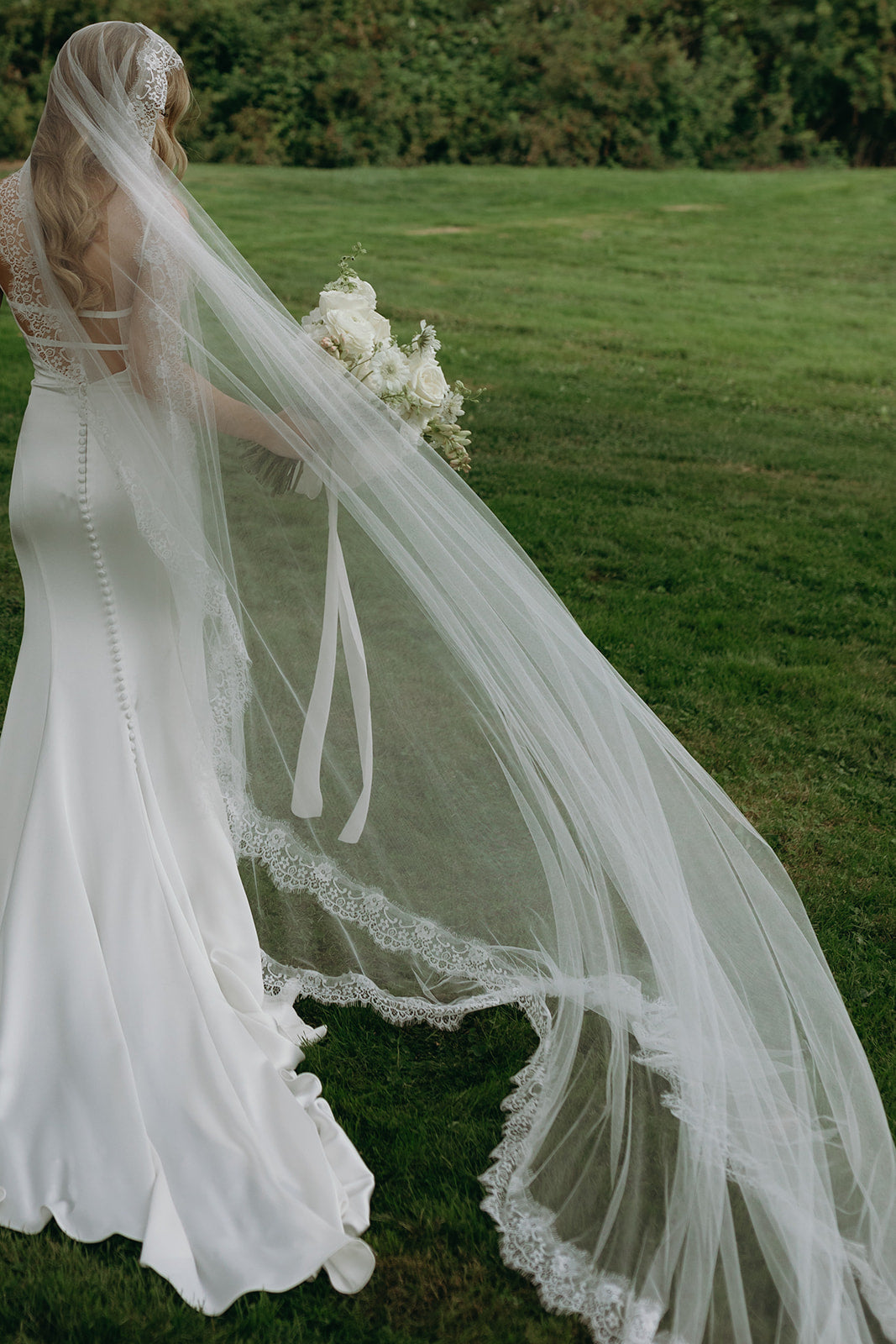 Scalloped Lace Mantilla Veil