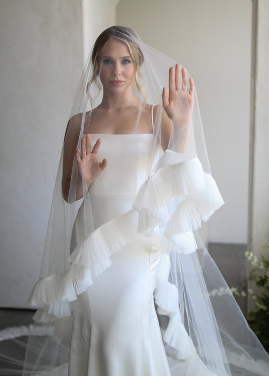 Ruffle Drop Veil