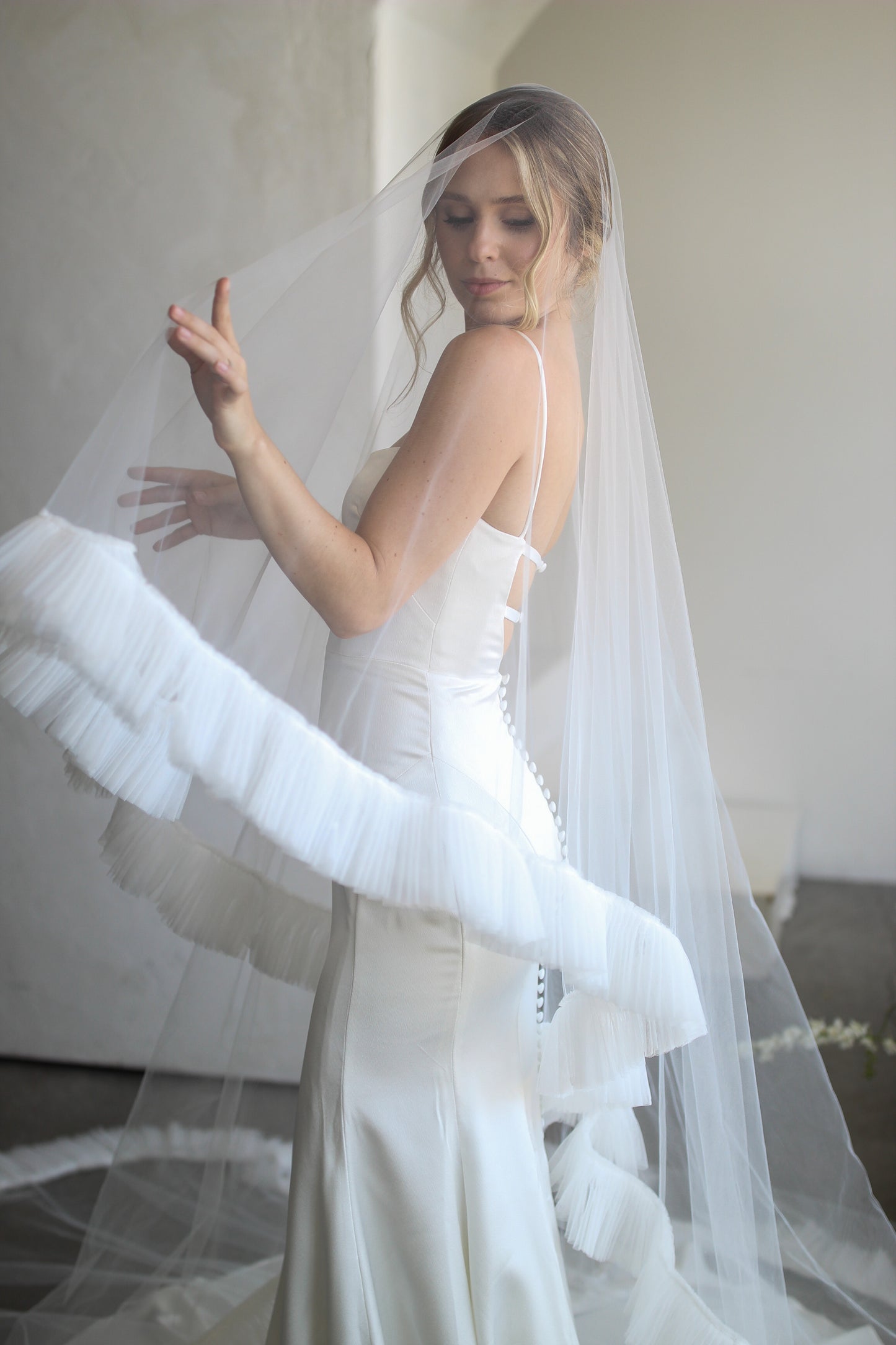 Ruffle Drop Veil